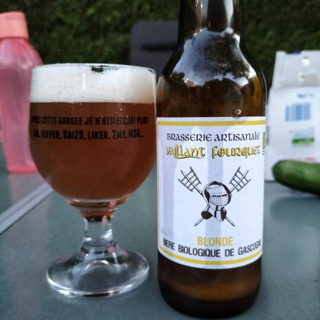 découvrez le verre vaillant fourquet, un incontournable pour les amateurs de bière. conçu pour sublimer vos dégustations, ce verre allie élégance et fonctionnalité. profitez de chaque gorgée dans un style raffiné !